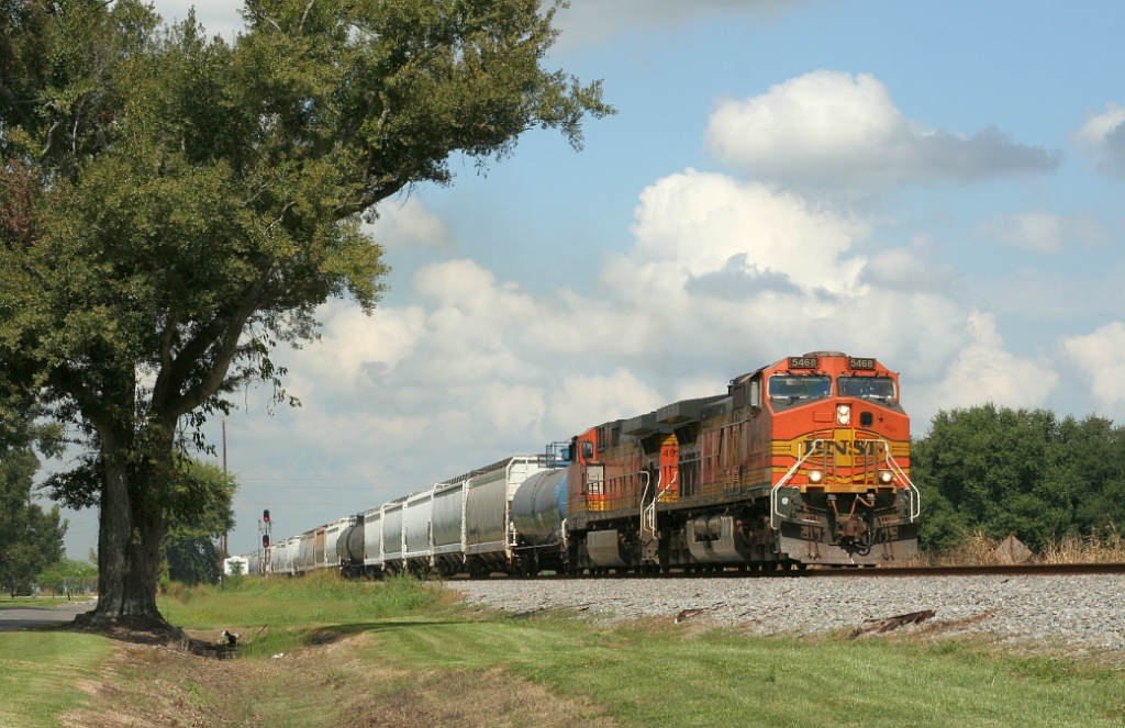 BNSF SB freight out of UP Livonia